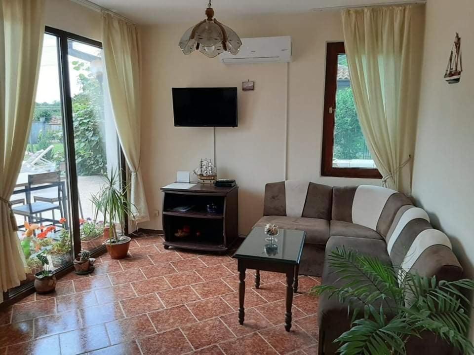 Guesthouse Oasis-Sabla Kültér fotó