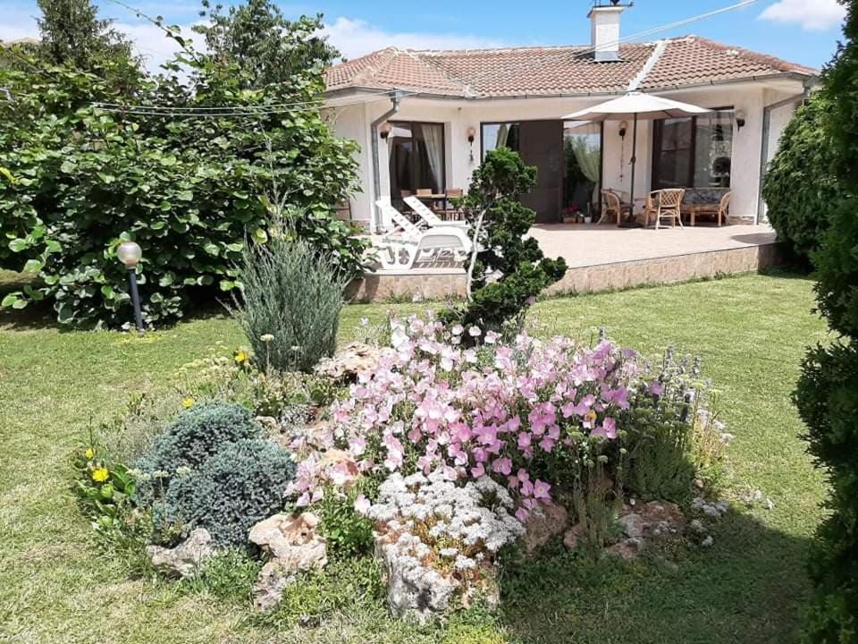 Guesthouse Oasis-Sabla Kültér fotó